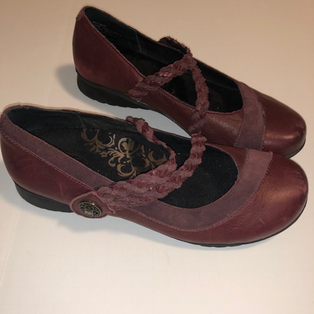 Aetrex Ladies Leather shoes size 8 US